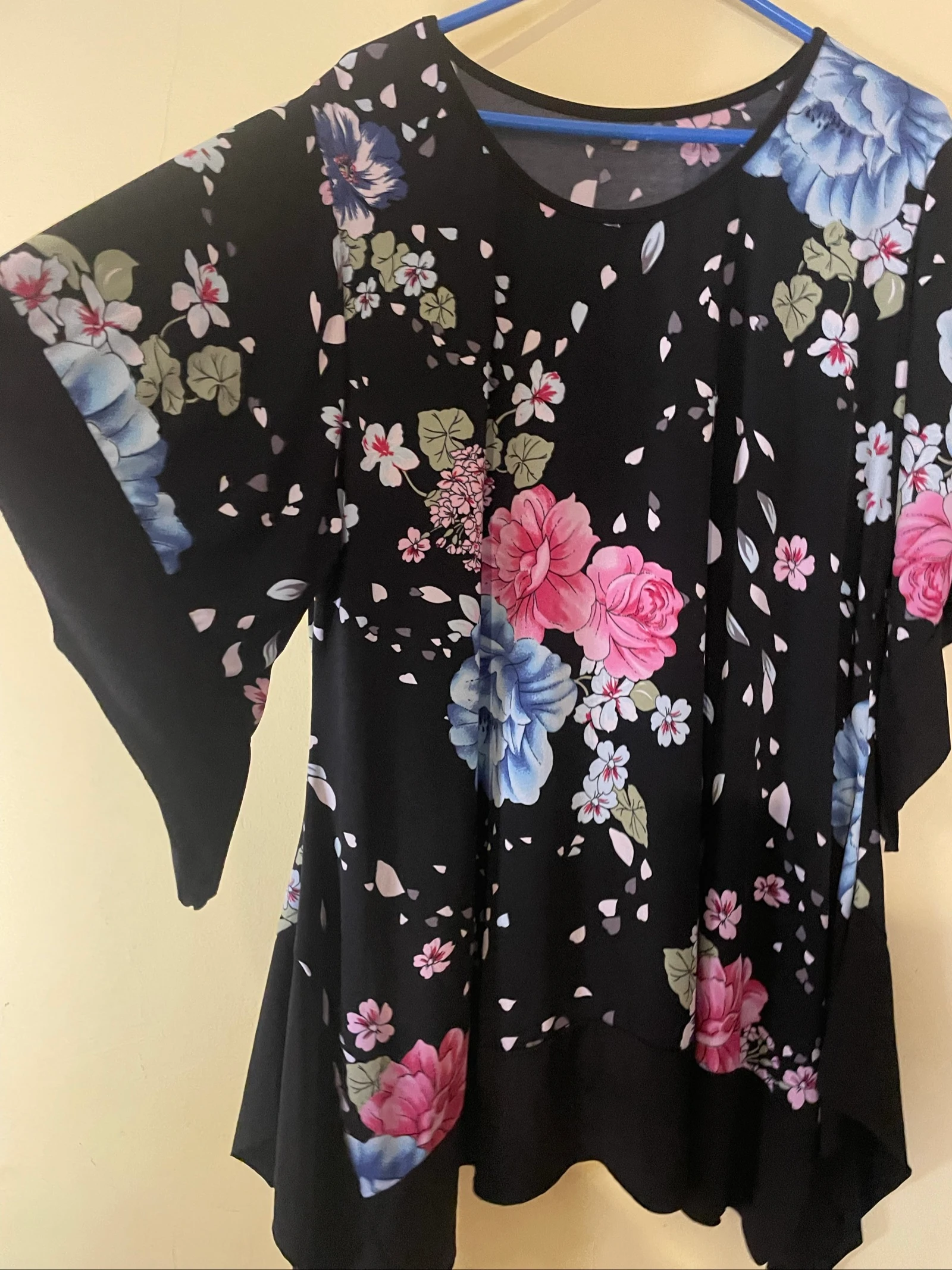 Blusa Túnica Floral Negra Oversized - Manga Quimono / Murciélago – photo 3